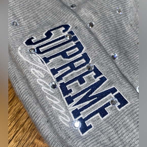 Supreme New Era Beanie - Picture 3 of 9